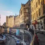 Participate in the world’s largest arts festival: the “Edinburgh Festival Fringe.”